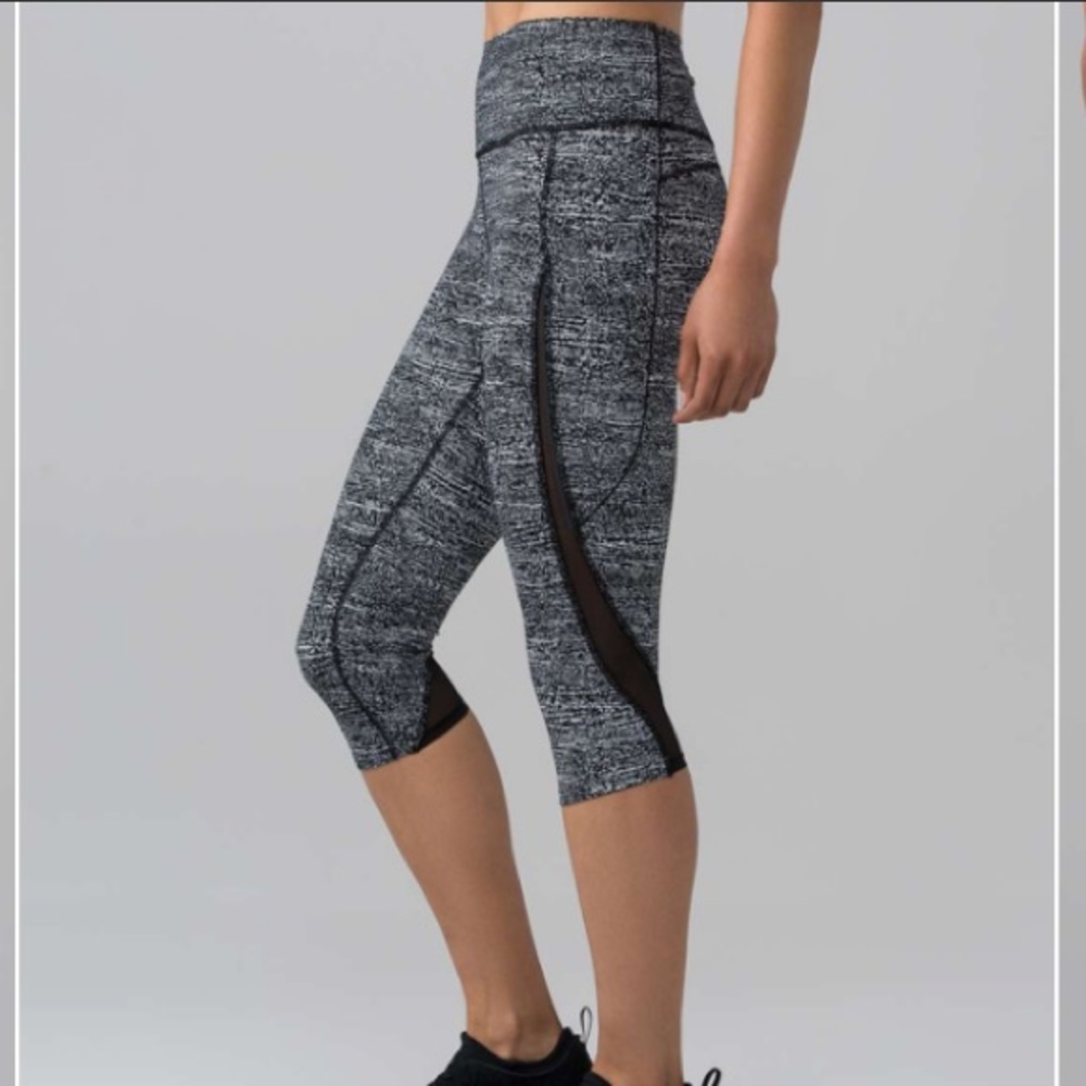♥️HP♥️NWOT lululemon Pace Perfect Crop (17")